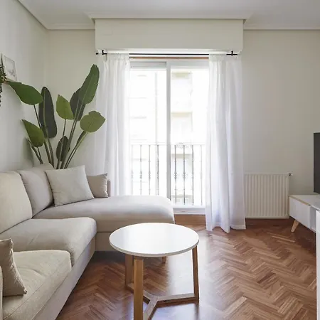 Always Easy I Cristina Enea Apartment